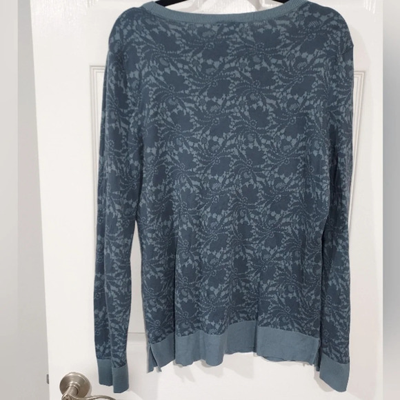 LOFT Outlet Blue Floral Design Long Sleeve Lightweight Sweater in Size XL - Picture 10 of 10